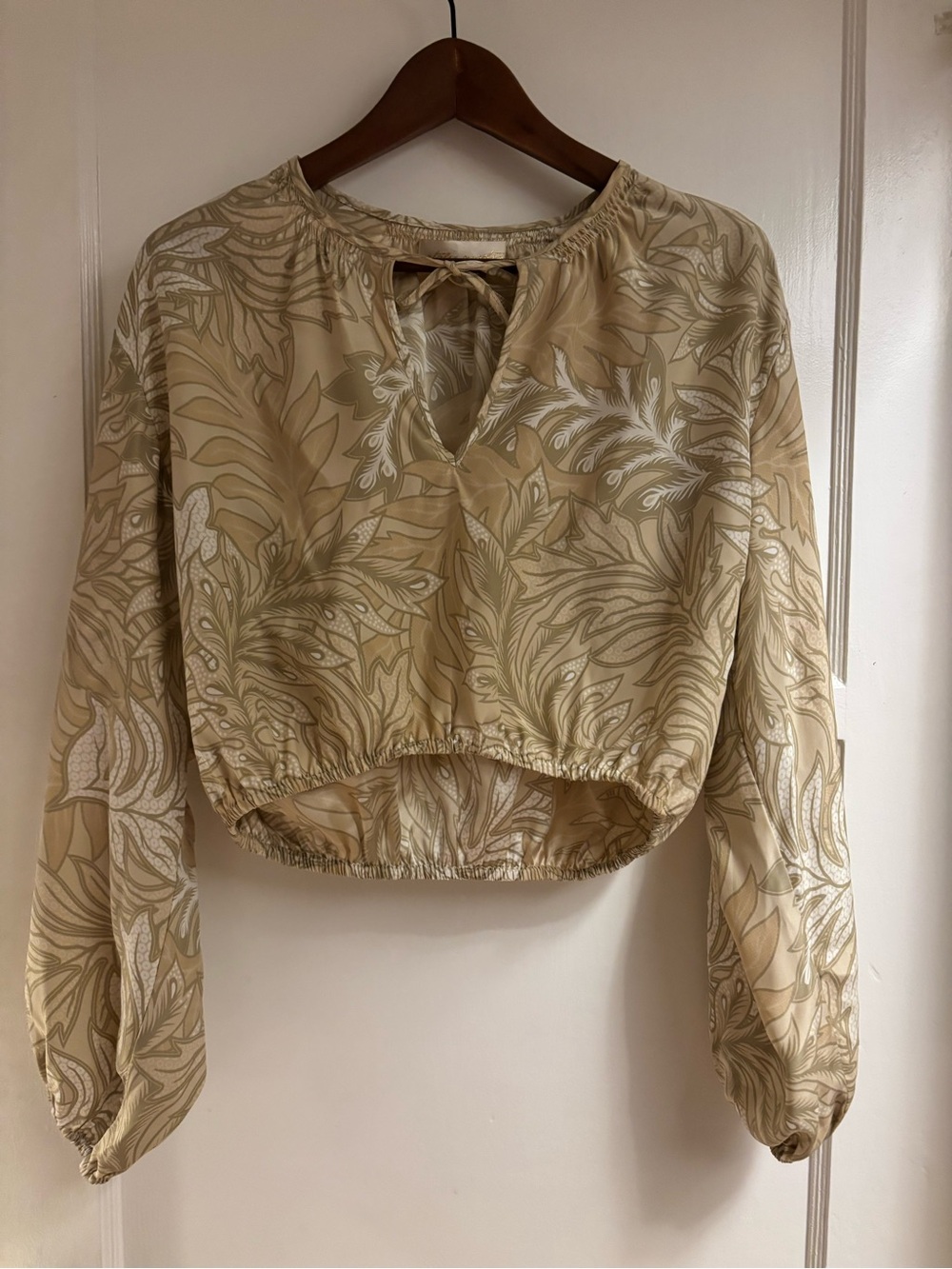 Natalie Martin Beige Leaf-Print Tie-Neck Crop Amelia Blouse
